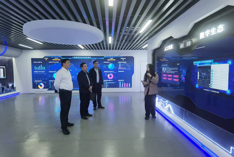 深化校企合作，促進(jìn)科技推廣——賀建鋒副校長帶隊赴八維通科技走訪調(diào)研